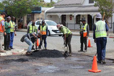 Langeberg Municipality - IMPROVING ROAD INFRASTRUCTURE IN LANGEBERG ...